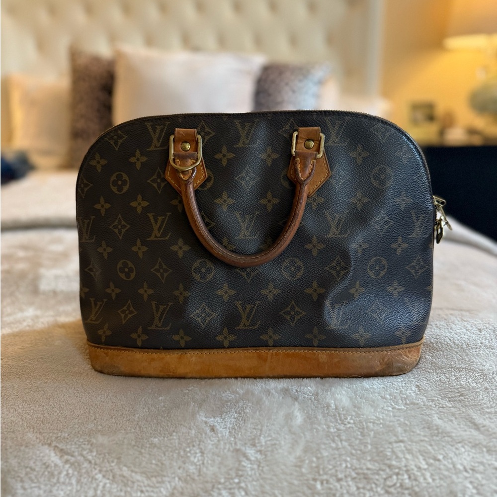 AUTHENTIC Louis Vuitton MM Alma Bag - Vintage Condition (Needs TLC) - Picture 1 of 11